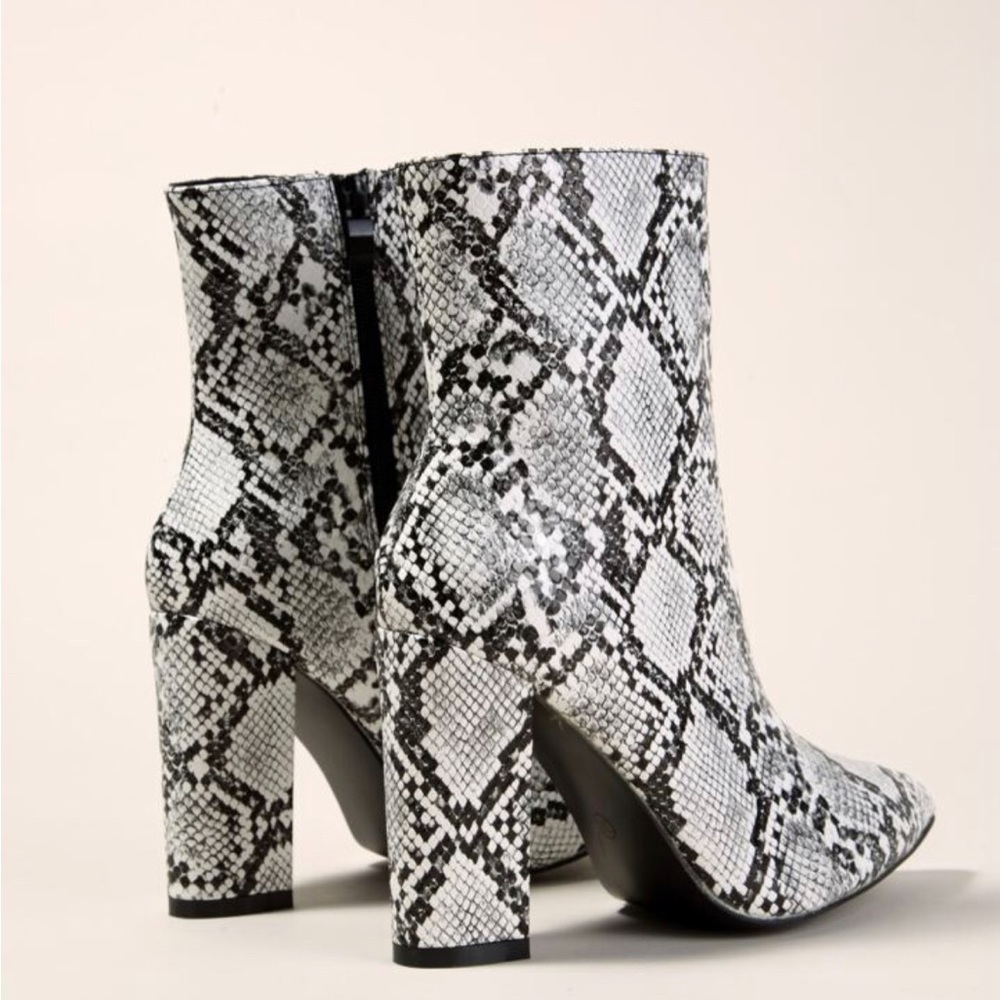 Size 6  snake skin boots